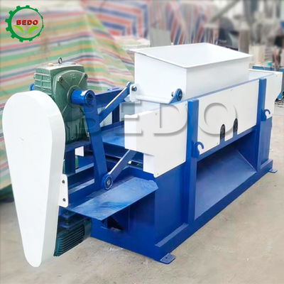 Carbon Steel Pine Wood Shavings Machine 380V Speed 3000r/Min
