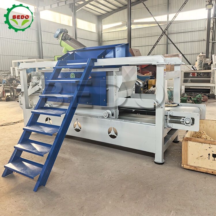 デュアルメインシャフトパワーウッドシェービングマシン 7.5kw 400kg/h 容量 炭素鋼設備