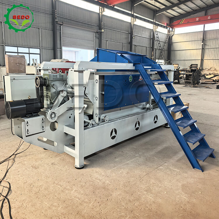 デュアルメインシャフトパワーウッドシェービングマシン 7.5kw 400kg/h 容量 炭素鋼設備