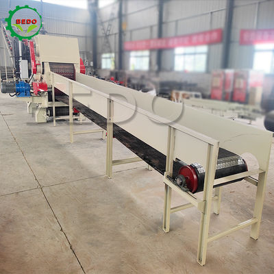 強力なディーゼルエンジン 25-35mm チップサイズと12-15t/h 容量を持つ木材切片機