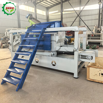 デュアルメインシャフトパワーウッドシェービングマシン 7.5kw 400kg/h 容量 炭素鋼設備